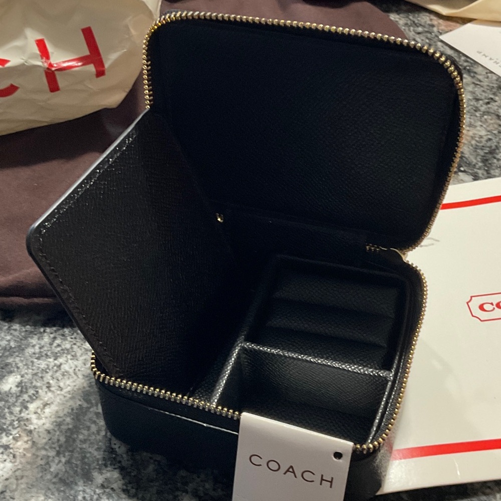 Coach Black Textured Leather Zip jewelry case - Picture 2 of 4